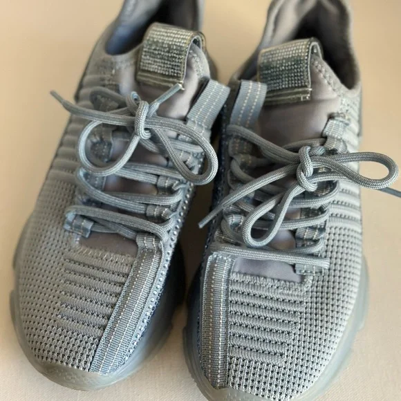 Steve Madden Women's Sz 7 (6.5) Maxima Knit Baby Blue Rhinestone Fashion Sneaker - Picture 9 of 12